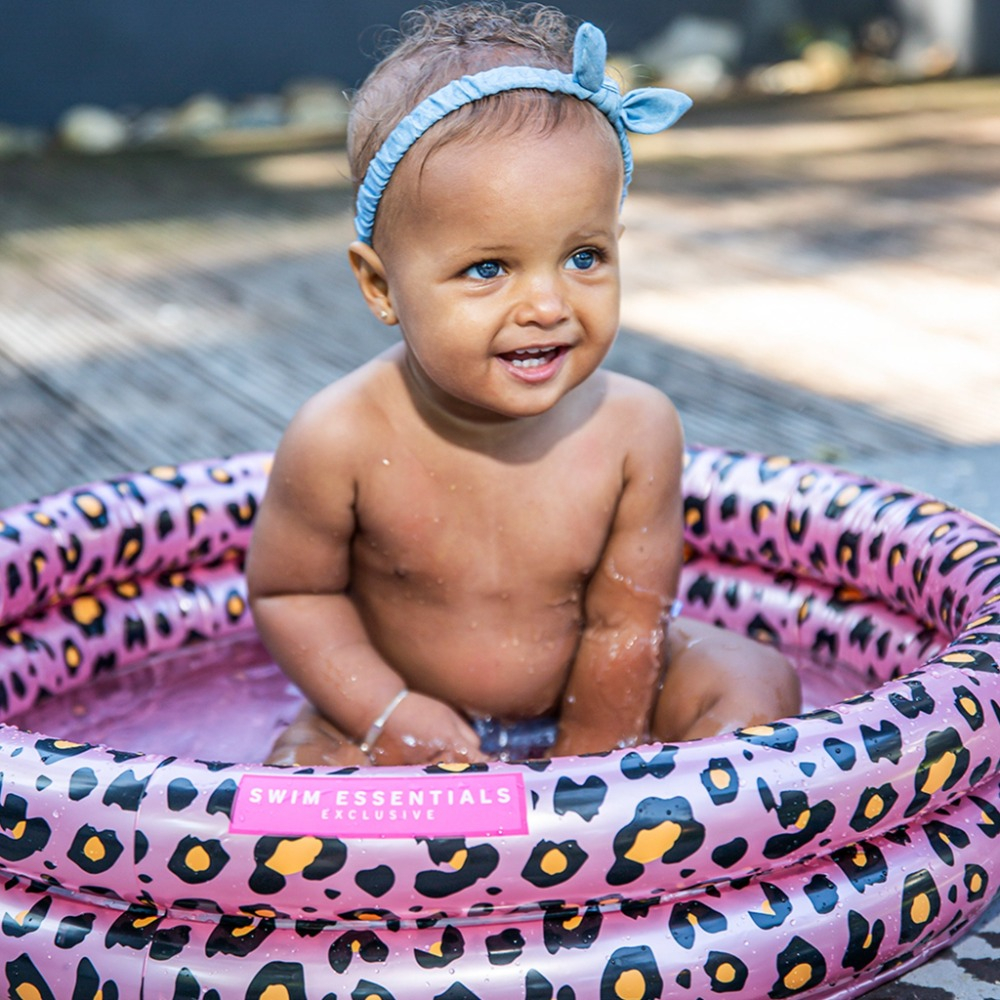 Aufblasbarer Pool mit rosa Pantherdruck