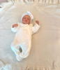 Kleines Spitzenschleifen-Outfit