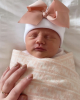Neugeborenenmütze weiß mit altrosa Schleife extra warm