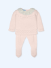 Rosa gestricktes Baby-Outfit mit Rüschenschleife