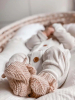 Kleine gestrickte Hausschuhe Neugeborenes